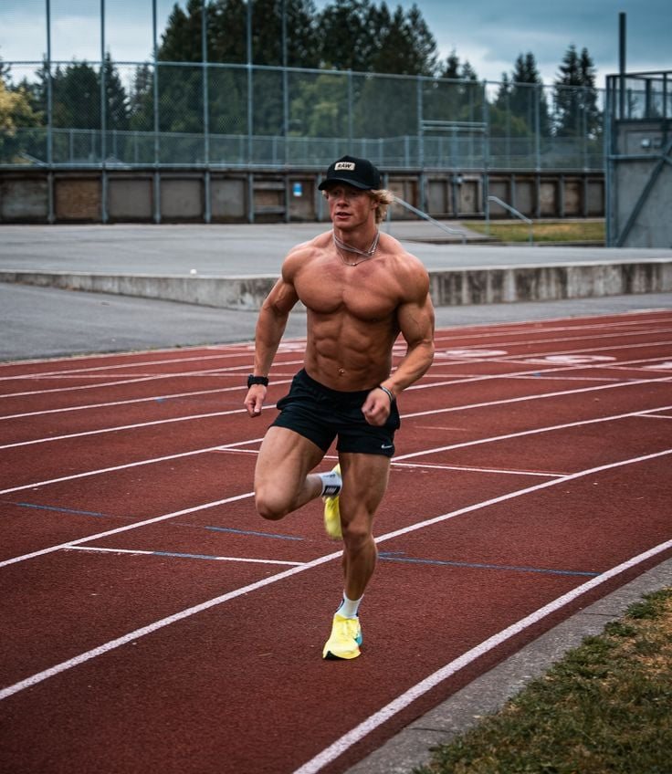 Athlete training with a Mucho bar